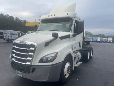 Freightliner Cascadia 126 Day Cab Truck - 435HP, 12 Speed Automatic