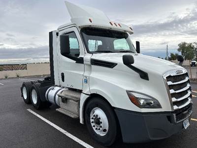 Freightliner Cascadia 126 Day Cab Truck - 435HP, 12 Speed Automatic