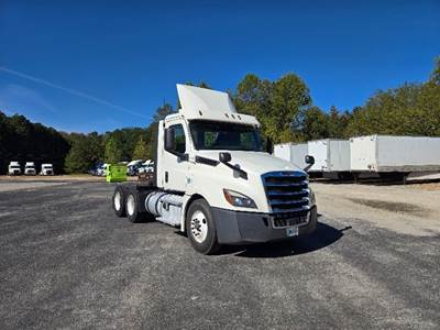 Freightliner Cascadia 126 Day Cab Truck - 435HP, 12 Speed Automatic