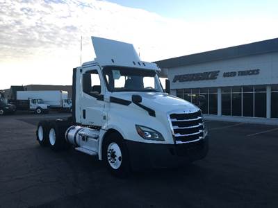 Freightliner Cascadia 126 Day Cab Truck - 435HP, 12 Speed Automatic