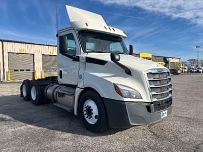 Freightliner Cascadia 126 Day Cab Truck - 435HP, 12 Speed Automatic