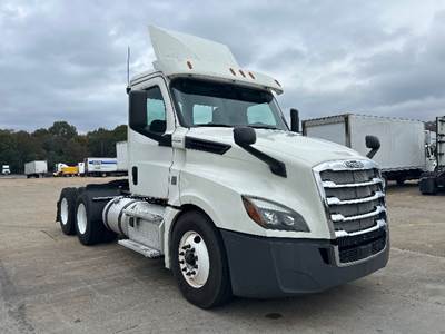 Freightliner Cascadia 126 Day Cab Truck - 435HP, 12 Speed Automatic