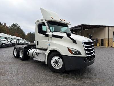 Freightliner Cascadia 126 Day Cab Truck - 435HP, 12 Speed Automatic