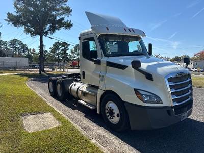Freightliner Cascadia 126 Day Cab Truck - 435HP, 12 Speed Automatic