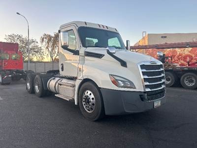 Freightliner Cascadia 126 Day Cab Truck - 470HP, 10 Speed Manual