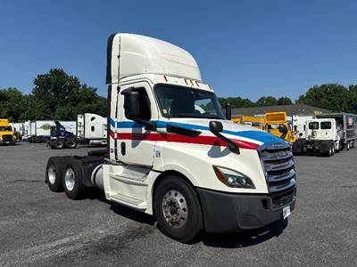 Freightliner Cascadia 126 Day Cab Truck - 400HP, 12 Speed Automatic