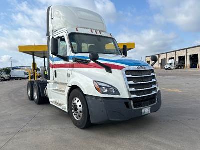 Freightliner Cascadia 126 Day Cab Truck - 400HP, 12 Speed Automatic