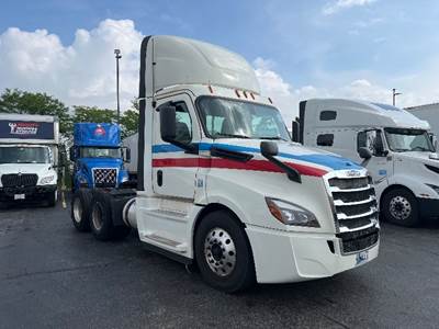 Freightliner Cascadia 126 Day Cab Truck - 400HP, 12 Speed Automatic
