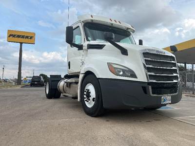 Freightliner Cascadia 126 Single Axle Day Cab Truck - 410HP, 12 Speed Automatic