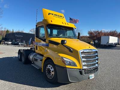Freightliner Cascadia 126 Day Cab Truck - 435HP, 12 Speed Automatic