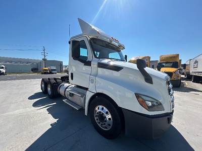 Freightliner Cascadia 126 Day Cab Truck - 435HP, 12 Speed Automatic