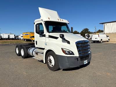 Freightliner Cascadia 126 Day Cab Truck - 435HP, 12 Speed Automatic