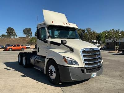 Freightliner Cascadia 126 Day Cab Truck - 435HP, 12 Speed Automatic