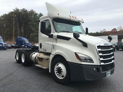 Freightliner Cascadia 126 Day Cab Truck - 435HP, 12 Speed Automatic