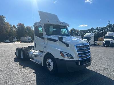 Freightliner Cascadia 126 Day Cab Truck - 435HP, 12 Speed Automatic