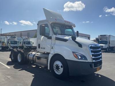 Freightliner Cascadia 126 Day Cab Truck - 435HP, 12 Speed Automatic