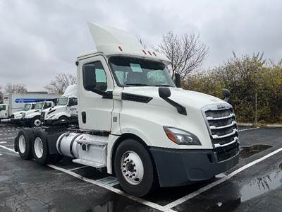 Freightliner Cascadia 126 Day Cab Truck - 435HP, 12 Speed Automatic