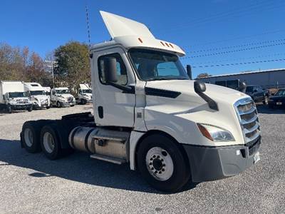 Freightliner Cascadia 126 Day Cab Truck - 435HP, 12 Speed Automatic