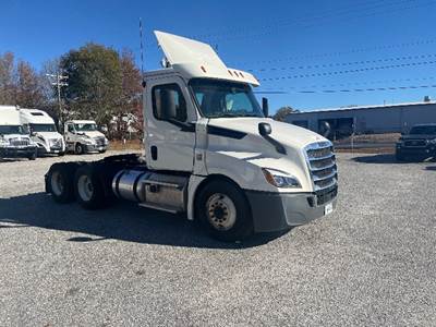 Freightliner Cascadia 126 Day Cab Truck - 435HP, 12 Speed Automatic