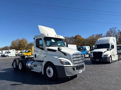 Freightliner Cascadia 126 Day Cab Truck - 435HP, 12 Speed Automatic