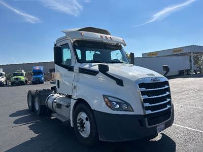 Freightliner Cascadia 126 Day Cab Truck - 435HP, 12 Speed Automatic