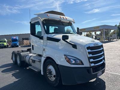 Freightliner Cascadia 126 Day Cab Truck - 435HP, 12 Speed Automatic