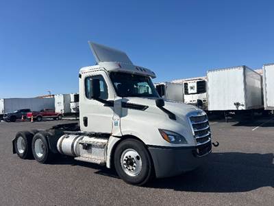 Freightliner Cascadia 126 Day Cab Truck - 435HP, 12 Speed Automatic