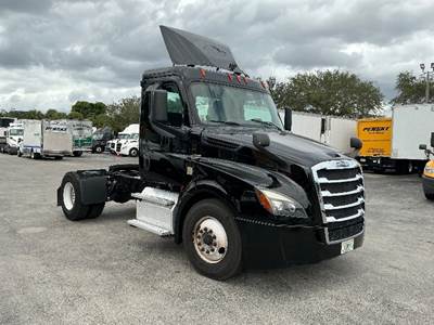 Freightliner Cascadia 126 Single Axle Day Cab Truck - 410HP, 12 Speed Automatic