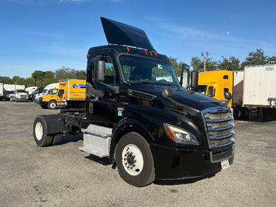 Freightliner Cascadia 126 Single Axle Day Cab Truck - 410HP, 12 Speed Automatic