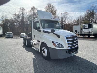 Freightliner Cascadia 126 Day Cab Truck - 435HP, 12 Speed Automatic
