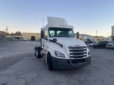 Freightliner Cascadia 126 Day Cab Truck - 435HP, 12 Speed Automatic