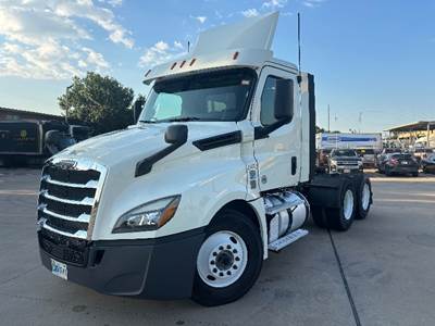 Freightliner Cascadia 126 Day Cab Truck - 435HP, 12 Speed Automatic