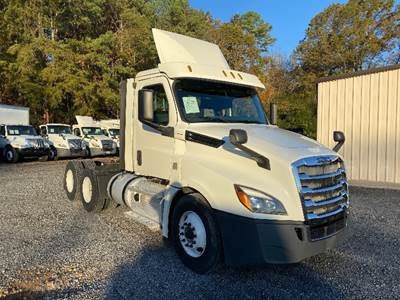 Freightliner Cascadia 126 Day Cab Truck - 435HP, 12 Speed Automatic