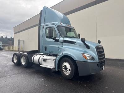 Freightliner Cascadia 126 Day Cab Truck - 455HP, 12 Speed Automatic