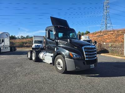 Freightliner Cascadia 126 Day Cab Truck - 450HP, 12 Speed Automatic