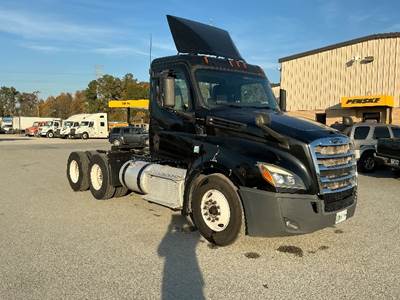 Freightliner Cascadia 126 Day Cab Truck - 450HP, 12 Speed Automatic