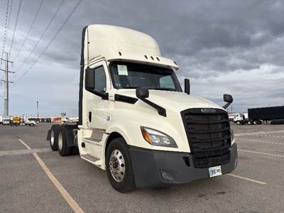 Freightliner Cascadia 126 Day Cab Truck - 455HP, 10 Speed Manual