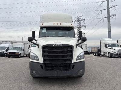 Freightliner Cascadia 126 Day Cab Truck - 455HP, 10 Speed Manual