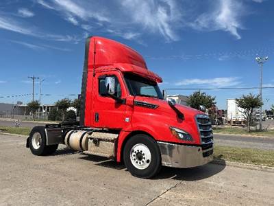 Freightliner Cascadia 126 Single Axle Day Cab Truck - 450HP, 12 Speed Automatic