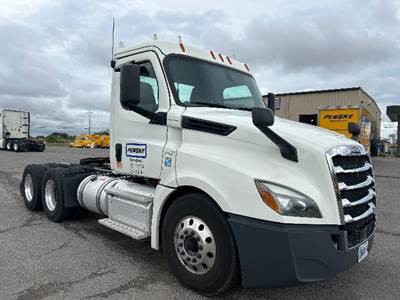 Freightliner T12664ST Day Cab Truck - 455HP, 12 Speed Automatic