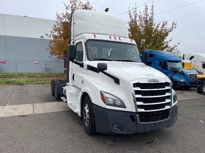 Freightliner Cascadia 126 Day Cab Truck - 455HP, 12 Speed Automatic