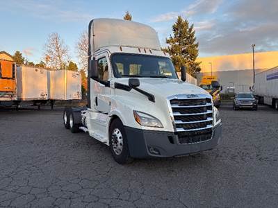 Freightliner Cascadia 126 Day Cab Truck - 455HP, 12 Speed Automatic