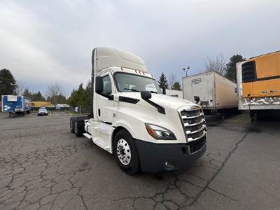 Freightliner Cascadia 126 Day Cab Truck - 455HP, 12 Speed Automatic