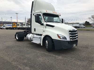 Freightliner Cascadia 126 Single Axle Day Cab Truck - 410HP, 10 Speed Manual