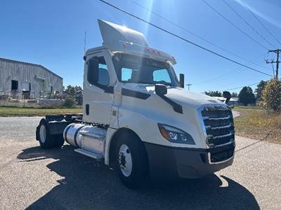 Freightliner Cascadia 126 Single Axle Day Cab Truck - 410HP, 10 Speed Manual