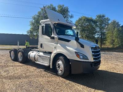 Freightliner Cascadia 126 Day Cab Truck - 435HP, 10 Speed Manual