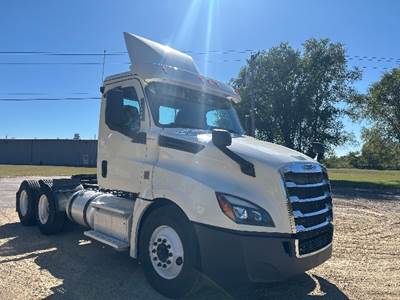 Freightliner Cascadia 126 Day Cab Truck - 435HP, 10 Speed Manual