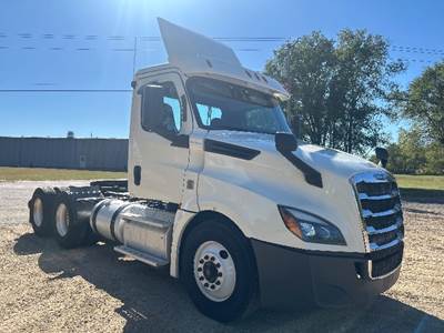 Freightliner Cascadia 126 Day Cab Truck - 435HP, 10 Speed Manual