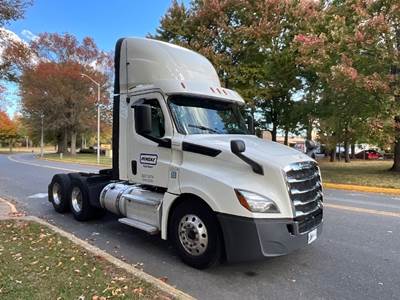 Freightliner T12664ST Day Cab Truck - 455HP, 12 Speed Automatic