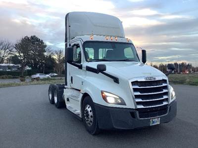Freightliner Cascadia 126 Day Cab Truck - 455HP, 12 Speed Automatic